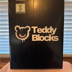 Teddy Block Logo multi colors